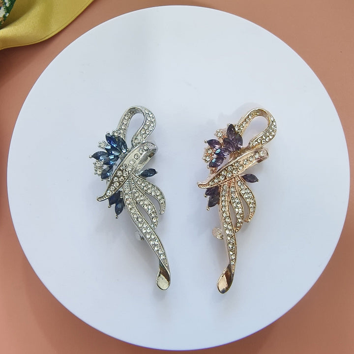 Exquisite brooch with sparkling zirconia and blue gemstones Kalsten