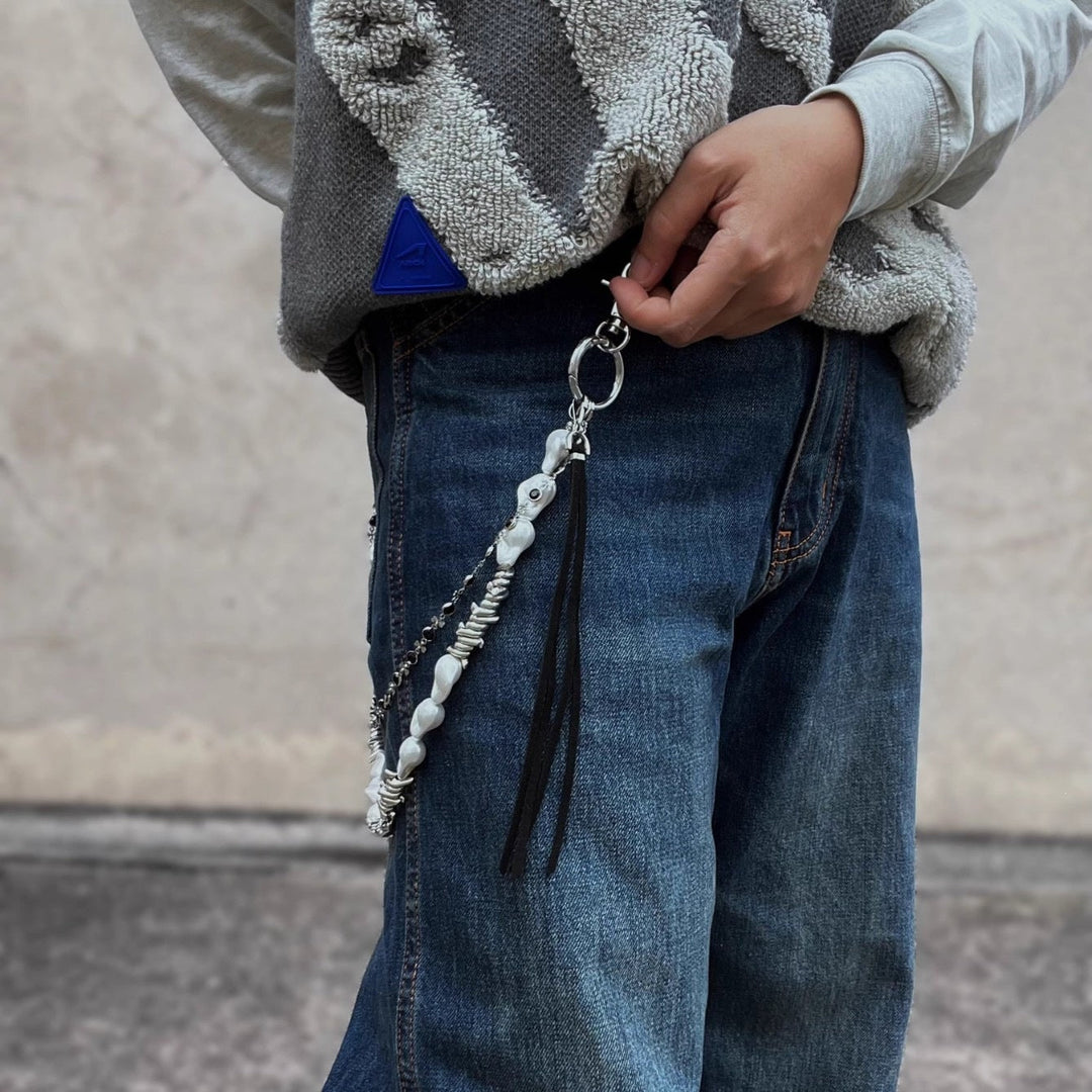 Fashionable chain belt with pearl and metal accents Kalsten