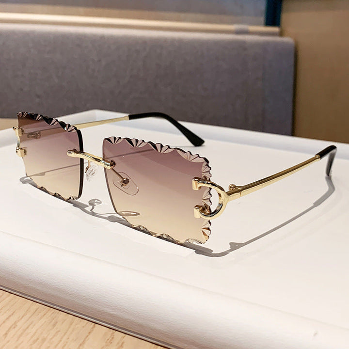 Ladies fashionable sunglasses with playful frame Kalsten