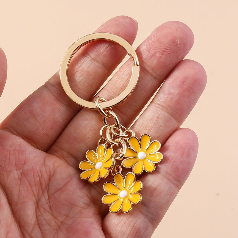 Keychain with Three Playful Daisies Kalsten
