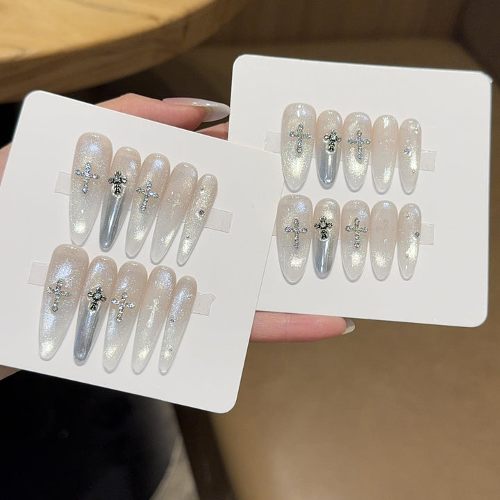 Glamorous artificial nails with sparkling accents Kalsten