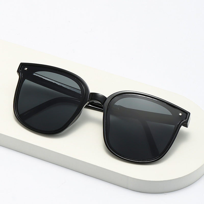 Women's classic sunglasses in stylish design Kalsten