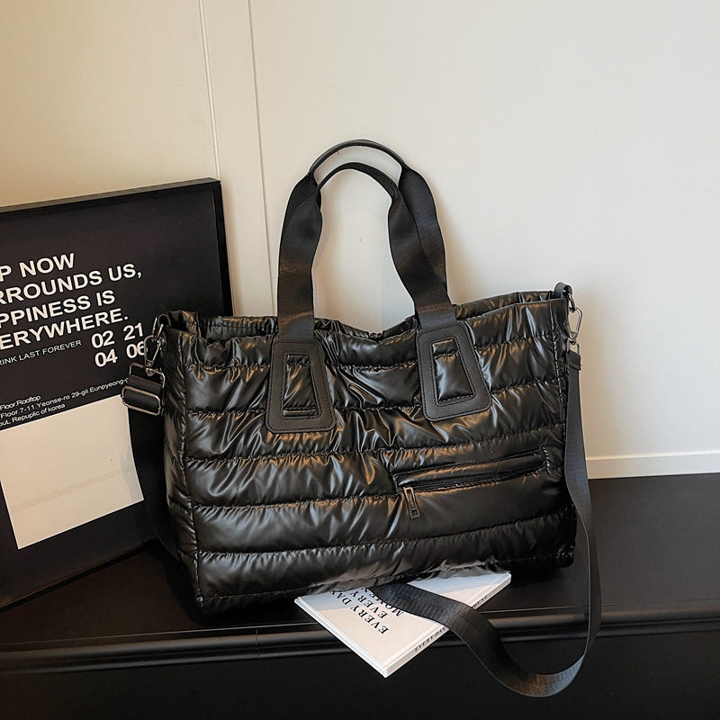 Leisure bag with padded interior and removable shoulder strap Kalsten