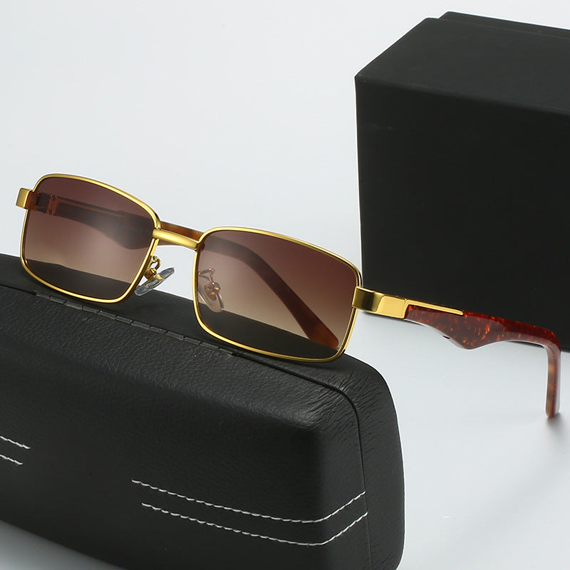 Women's corrective glasses with elegant gold-colored frame and stylish design Kalsten