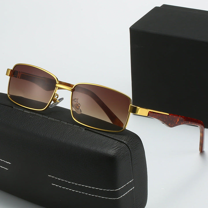 Women's corrective glasses with elegant gold-colored frame and stylish design Kalsten