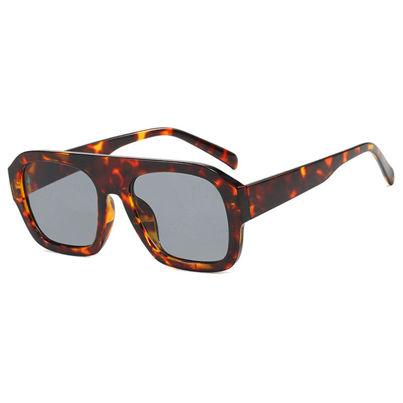 Women's fashionable sunglasses with a sturdy frame and wide lenses Kalsten