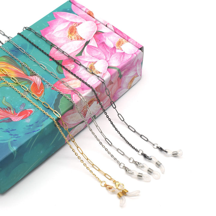 Fashion-Forward Metal Eyewear Chain Kalsten