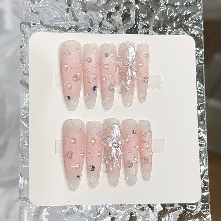Glamorous artificial nails with sparkling accents Kalsten