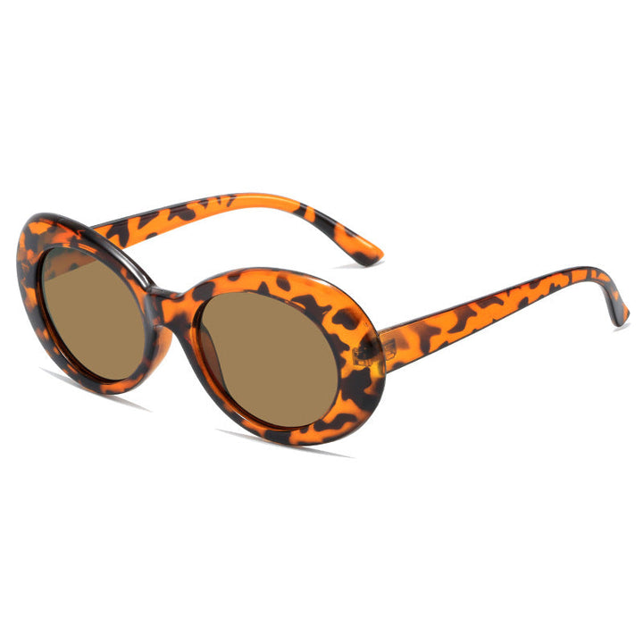 Ladies retro-inspired sunglasses with an elegant, oval frame Kalsten