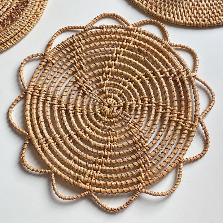 Ladies Elegant handcrafted rattan underlay Kalsten