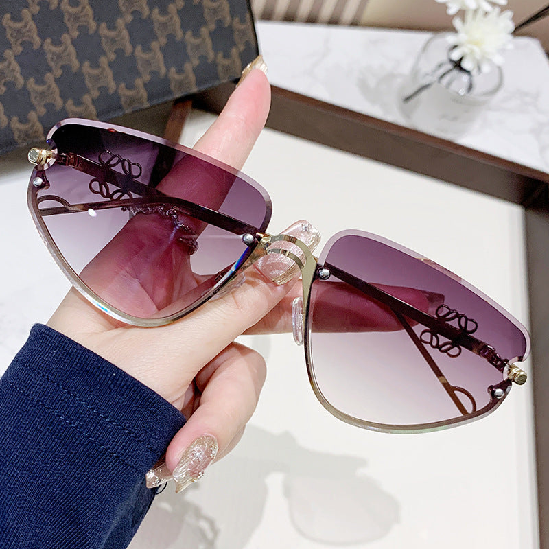 Ladies extravagant sunglasses with modern, geometric frame Kalsten