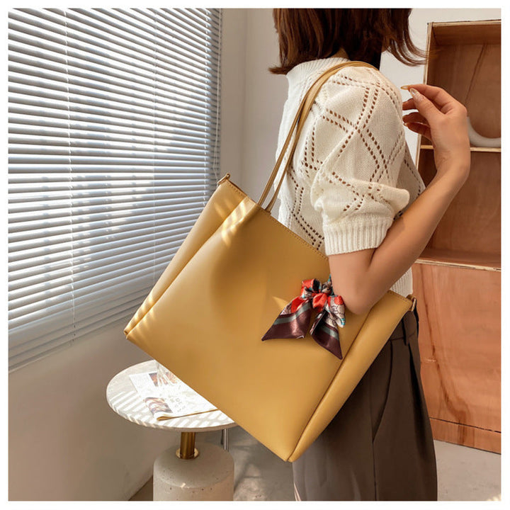 Modern Handbag with Adjustable Shoulder Strap Kalsten