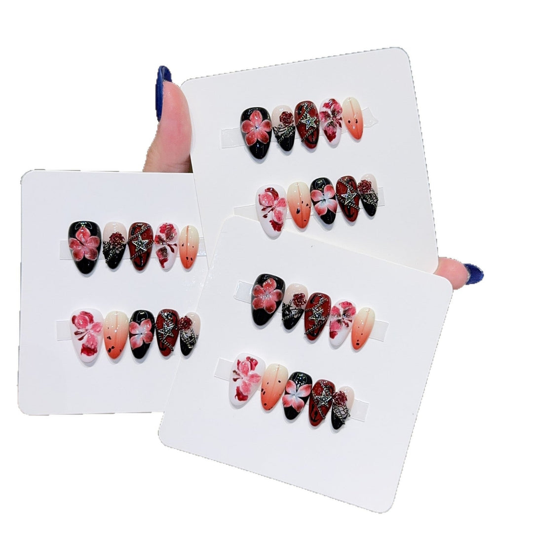 Art nail set with floral motifs and glitter accents Kalsten