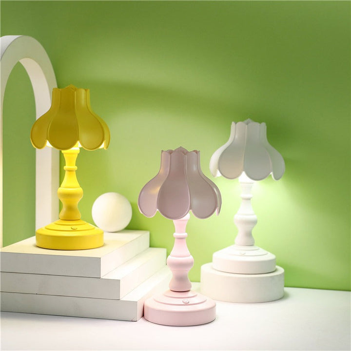 Unisex Decorative Table Lamp in Flower-Shaped Design Kalsten