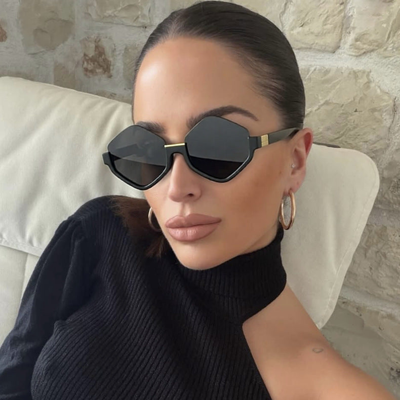 Women's fashionable sunglasses with trendy hexagonal frame and protective lenses Kalsten