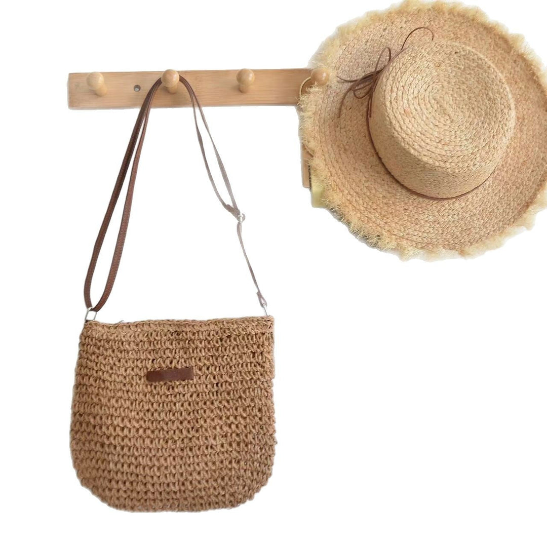 Practical handbag made of woven natural material Kalsten