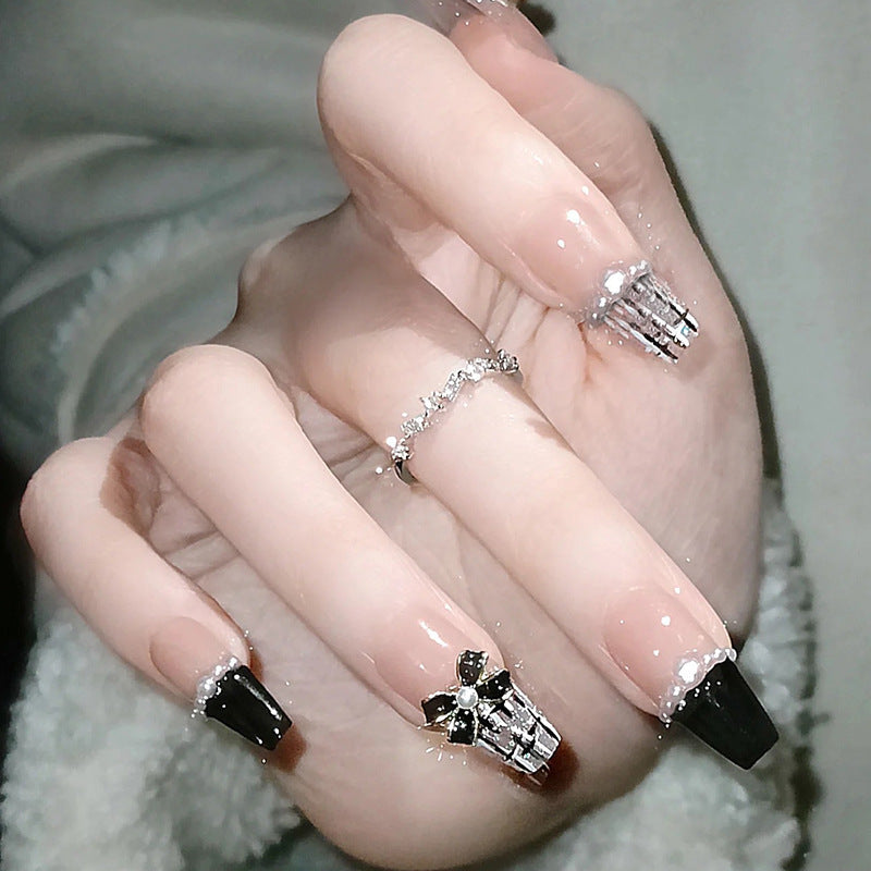 Artificial nails with heart design and glamorous accents Kalsten
