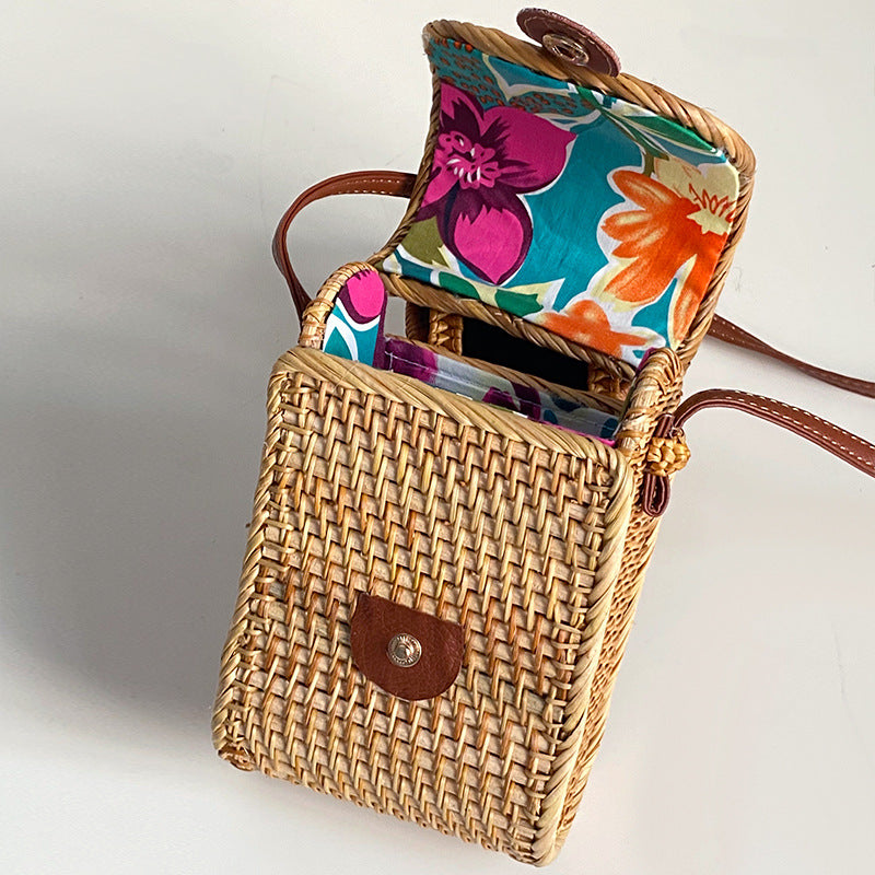 Handcrafted tote bag made of braided rattan Acalora