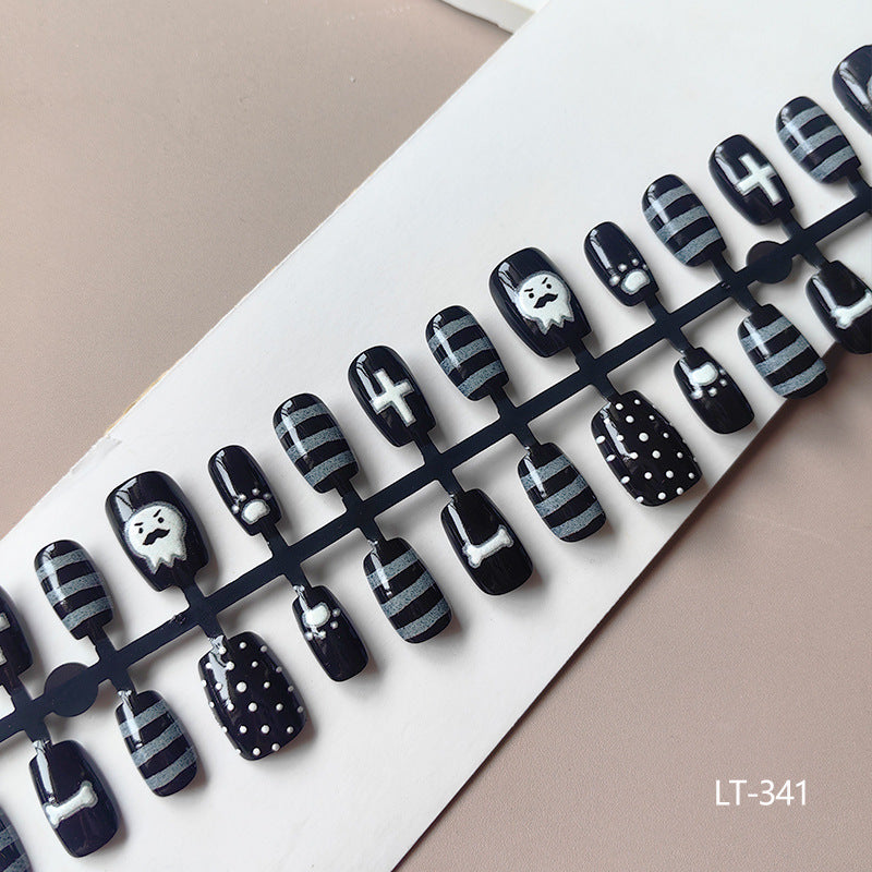 Artificial fingernails in creative Halloween design Kalsten