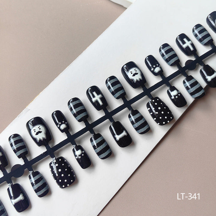 Artificial fingernails in creative Halloween design Kalsten