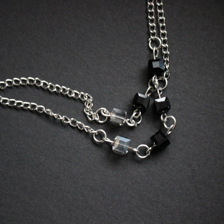 Fashionable glasses holder chain with elegant details Kalsten