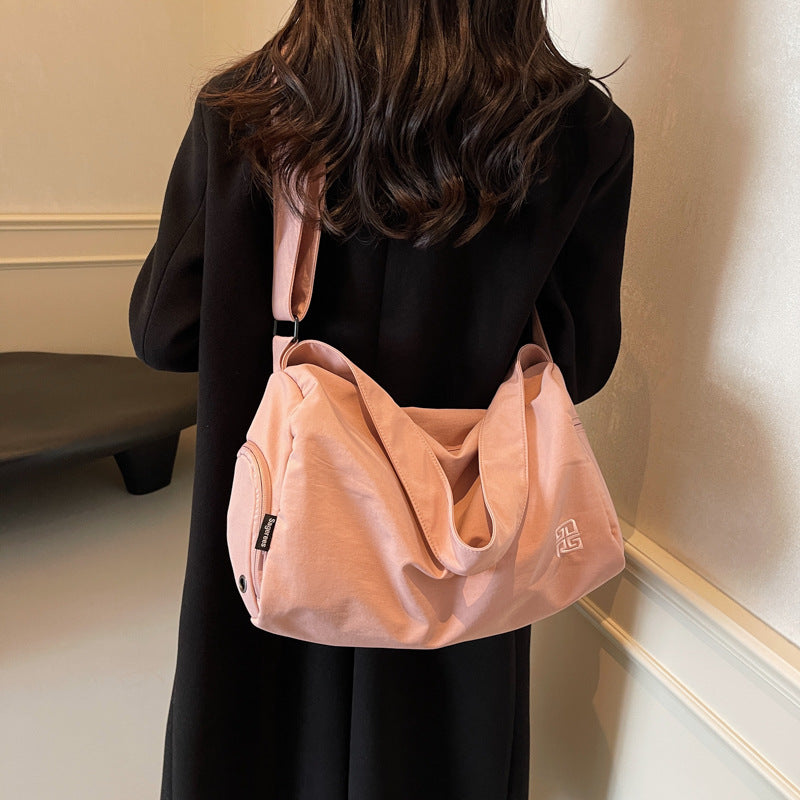 Sporty Carrying Bag with Ergonomic Design Kalsten