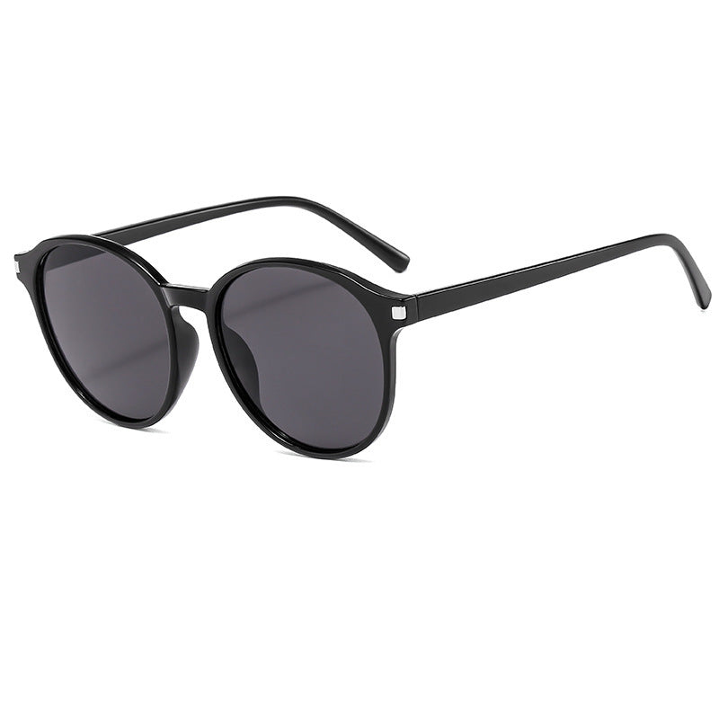 Women's retro-inspired sunglasses with curved frames and UV protection Kalsten
