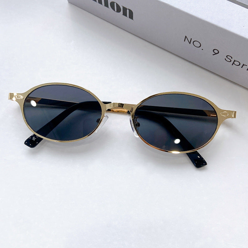 Fashionable Round Sunglasses with Elegant Golden Frame Kalsten