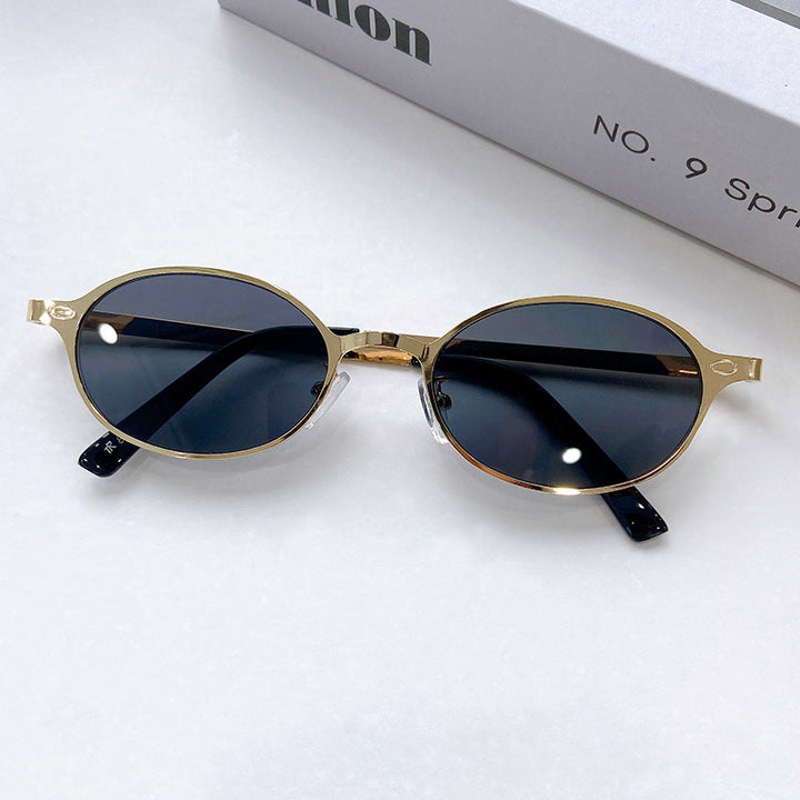 Fashionable Round Sunglasses with Elegant Golden Frame Kalsten