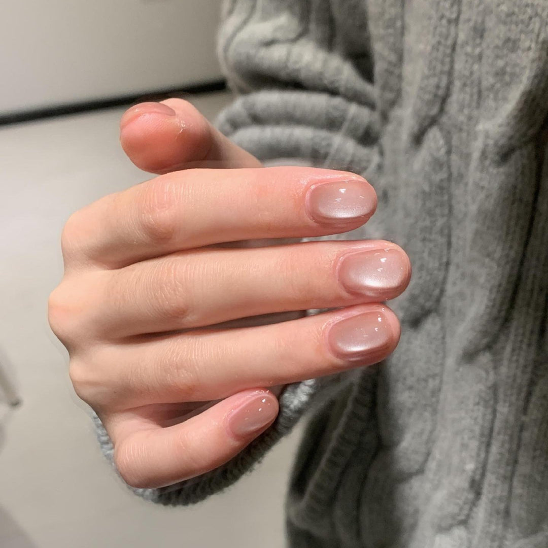 Artificial nails in modern ombre design Kalsten