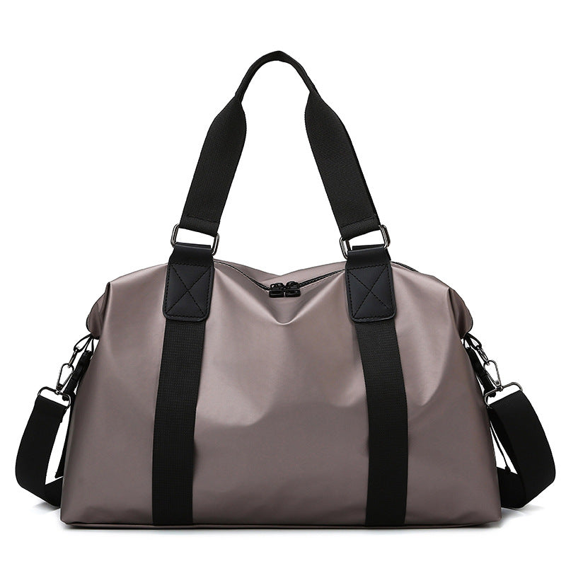 Sporty travel bag with water-repellent properties and ergonomic carrying handles Kalsten