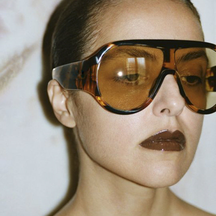 Women's oversized sports sunglasses in retro-inspired design Kalsten