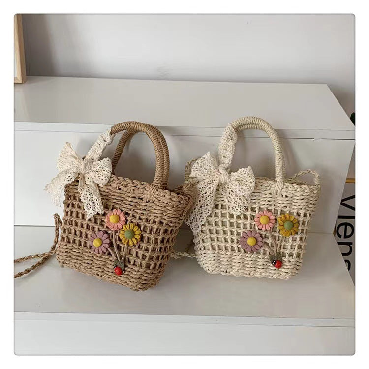 Playful basket bag with floral accents Kalsten