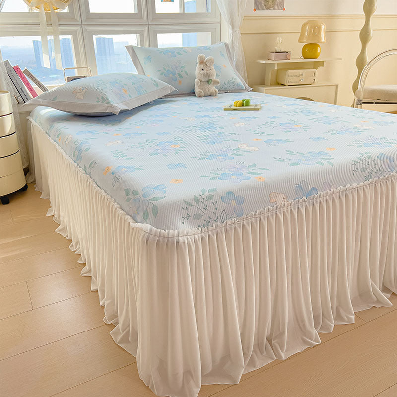 Women's elegant and decorative bedding throw set with cheerful floral pattern Kalsten