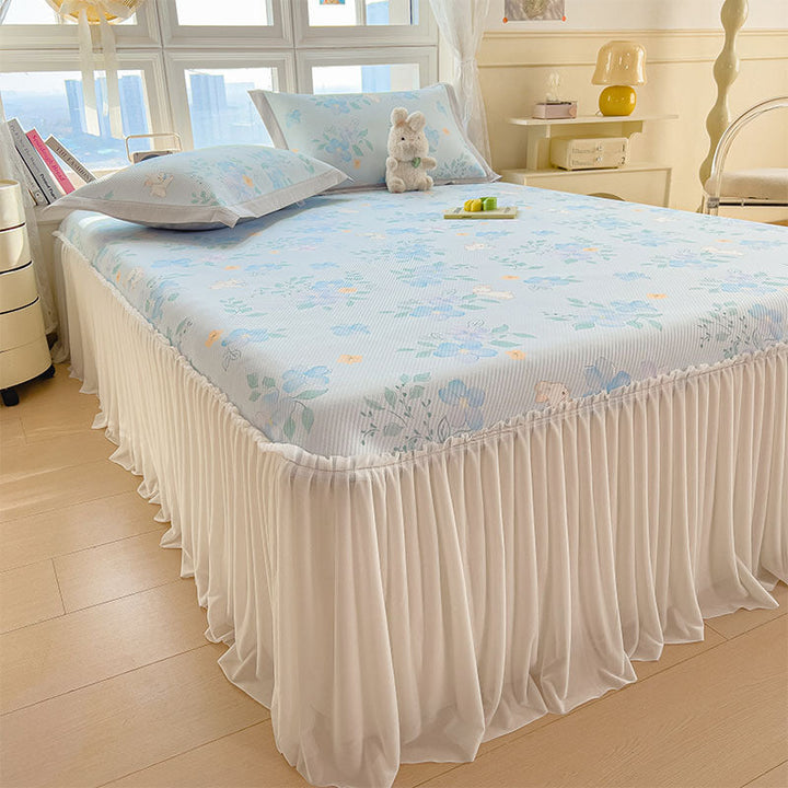 Women's elegant and decorative bedding throw set with cheerful floral pattern Kalsten