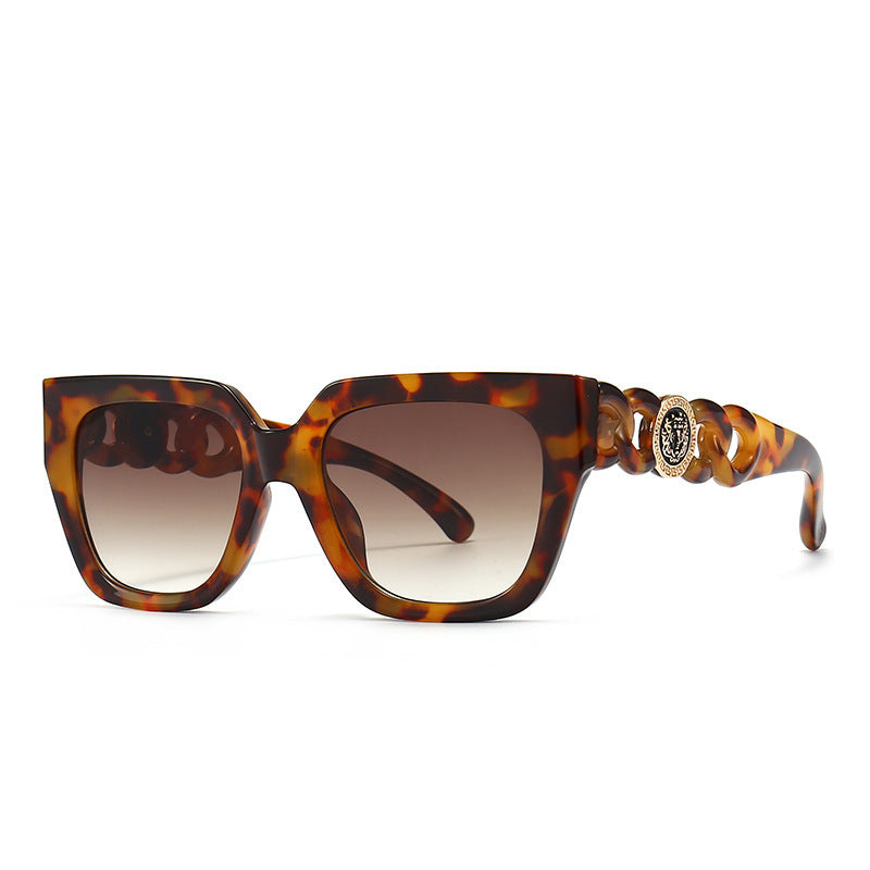 Women's oversized sunglasses with luxurious chain accents Kalsten