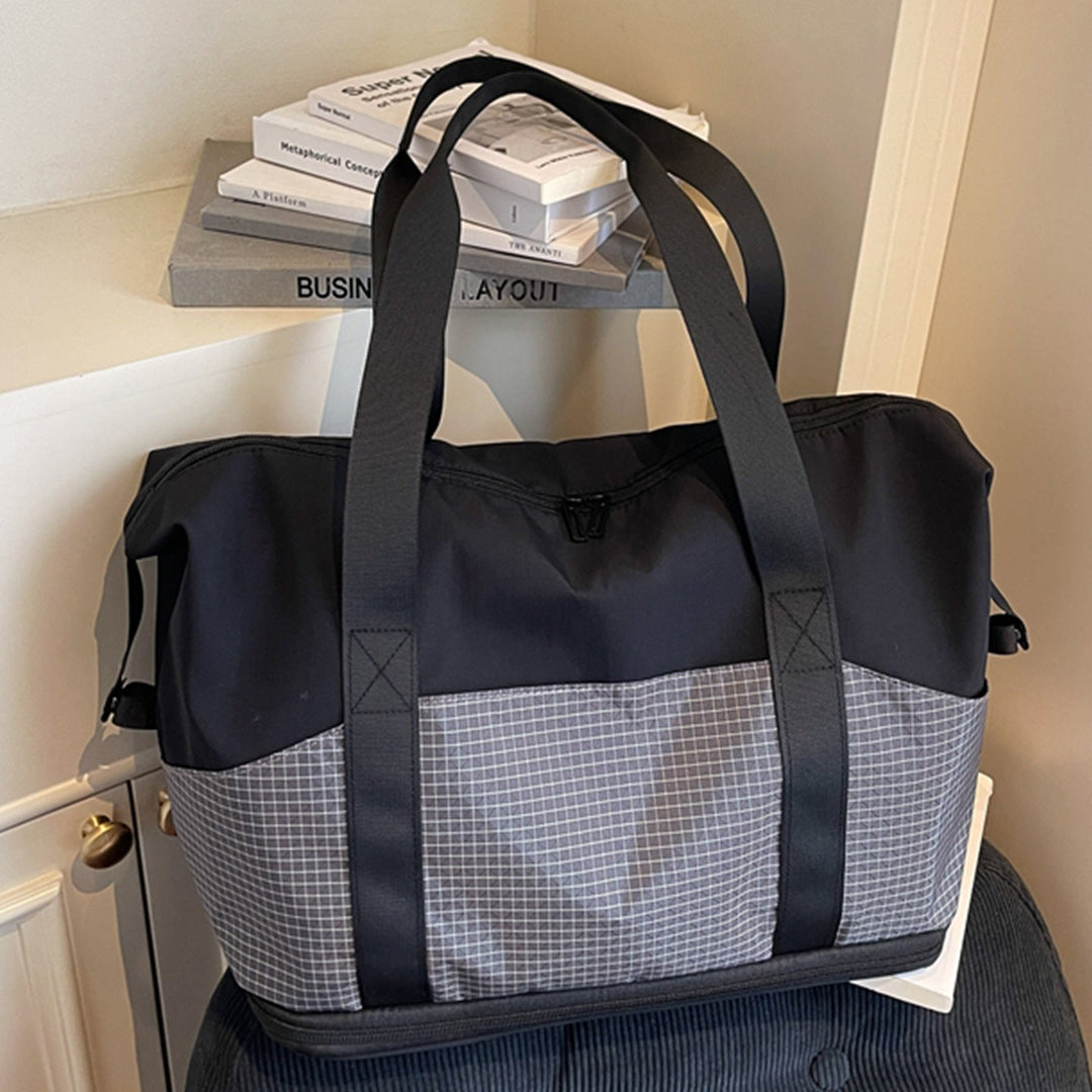 Multifunctional sports and travel bag with innovative compartment arrangement Kalsten