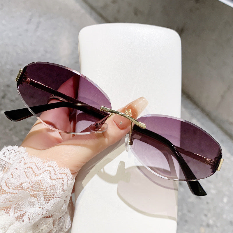 Ladies sunglasses in modern oval design with contrasting frame Kalsten