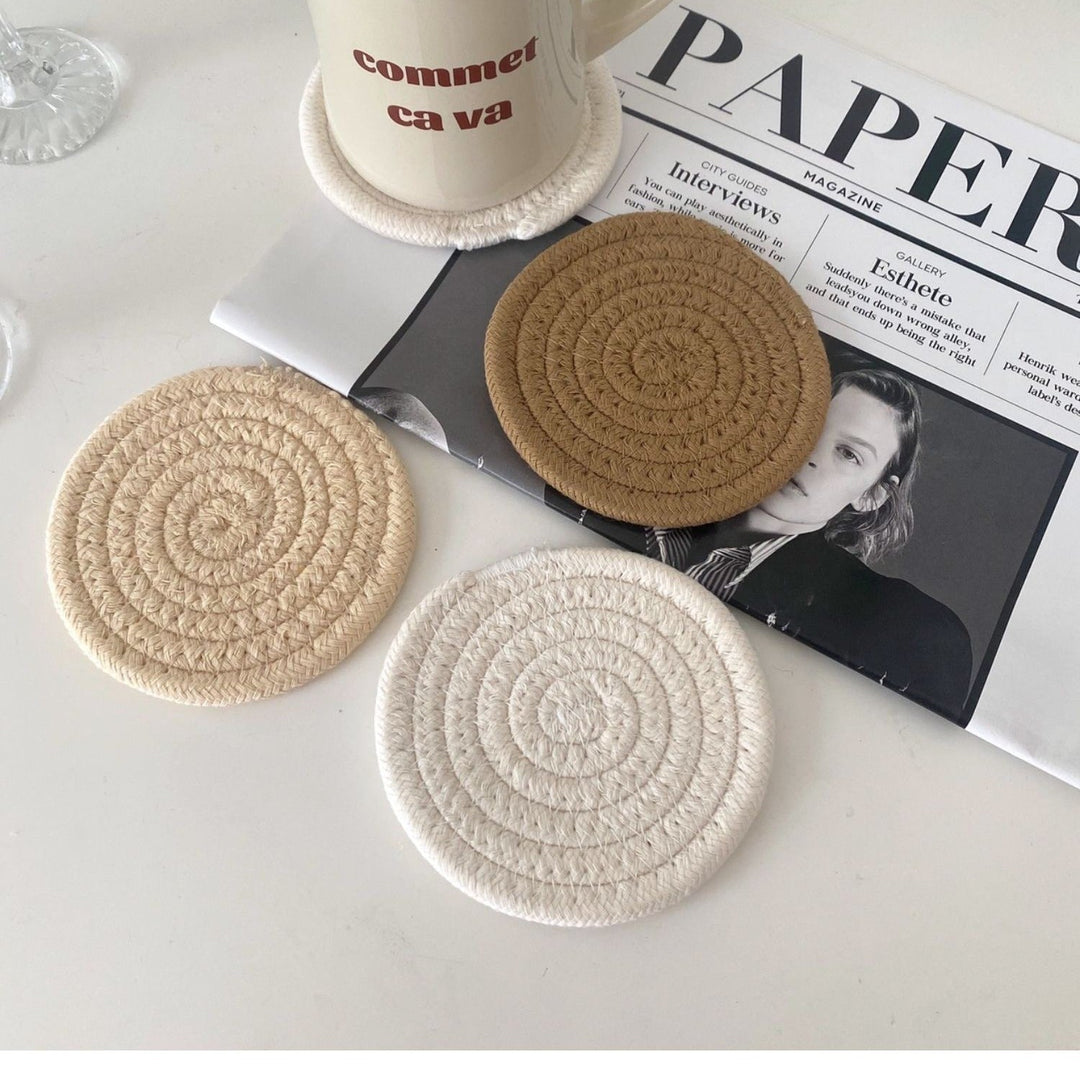 Ladies round placemats made of high-quality natural material Kalsten