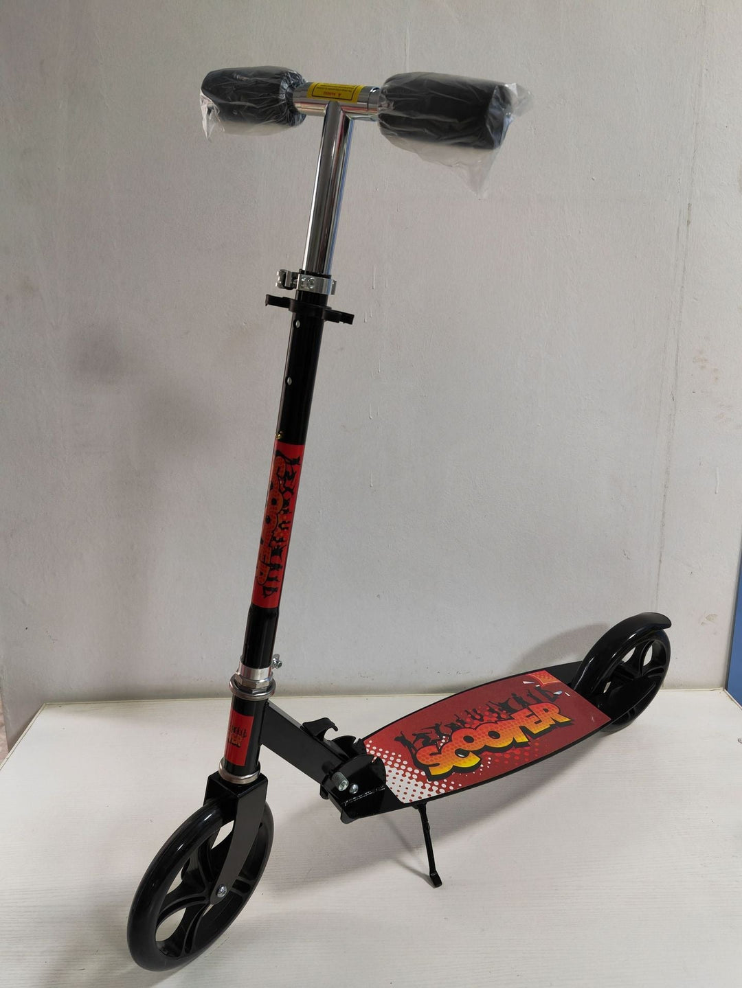 Smooth-Riding Folding Scooter Kalsten