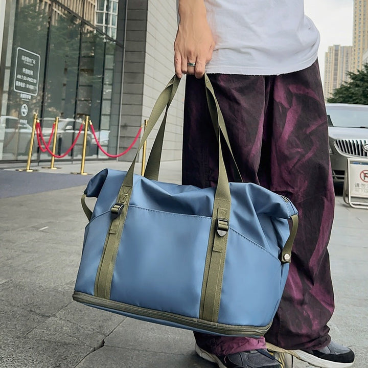Sporty shoulder bag with water-repellent material and sturdy carrying handles Kalsten