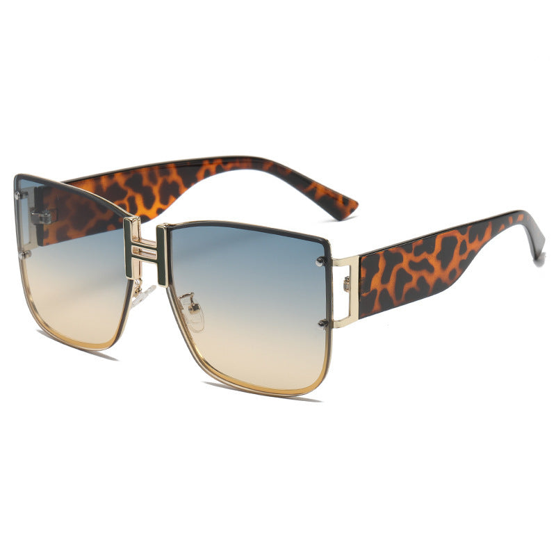 Ladies sunglasses in an elegant design with highly modern, organic lenses Kalsten