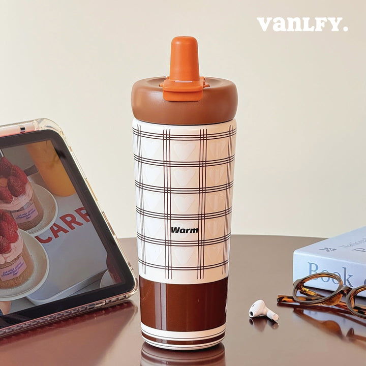 Women's insulated drinking bottle with innovative silicone cap and cheerful Kalsten motif