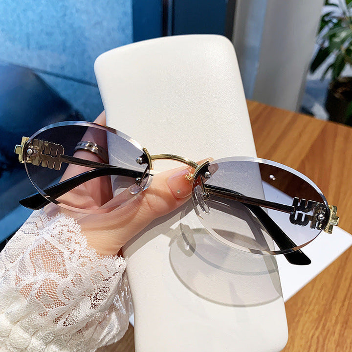 Ladies fashionable sunglasses in elegant oval design Kalsten