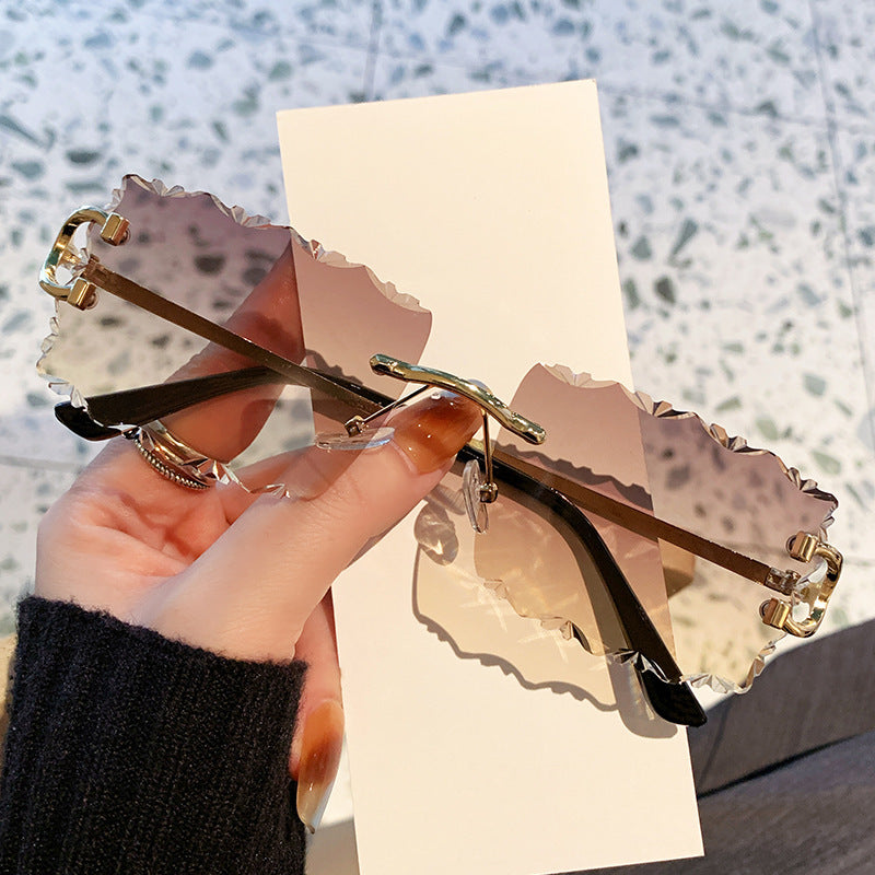 Ladies fashionable sunglasses with playful frame Kalsten