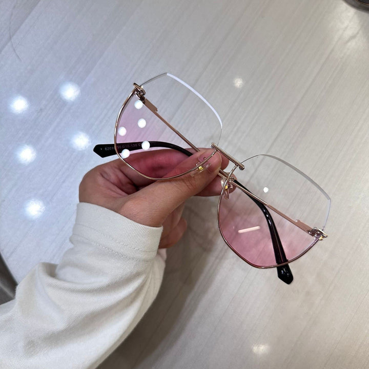 Women's sunglasses with an elegant, wide frame and luxurious accents Kalsten