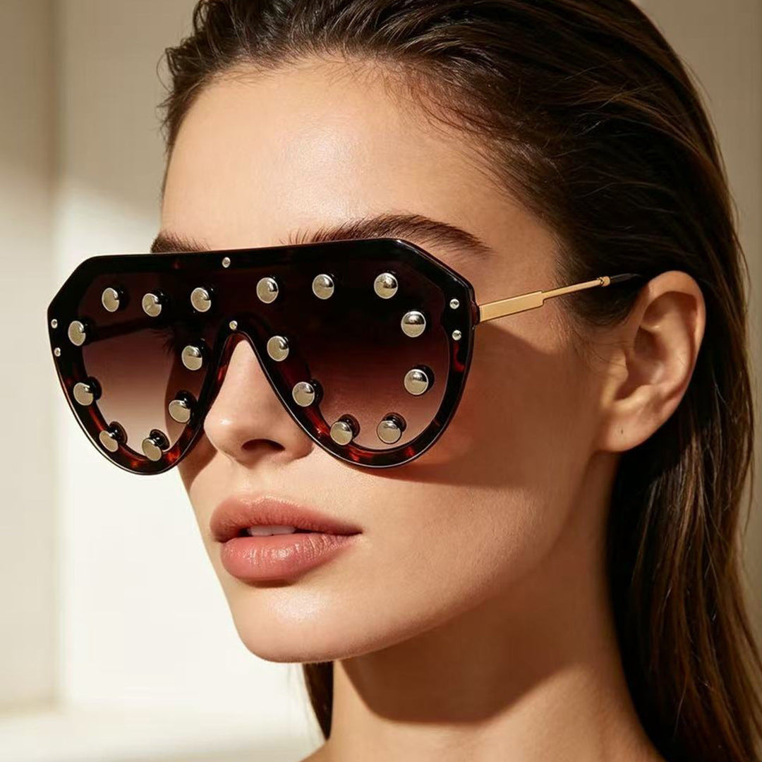 Ladies trendy sunglasses with striking metal elements Kalsten