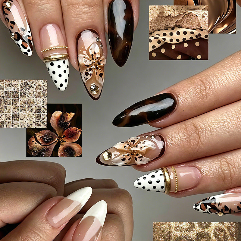 Artificial nails with exclusive flower design Acalora