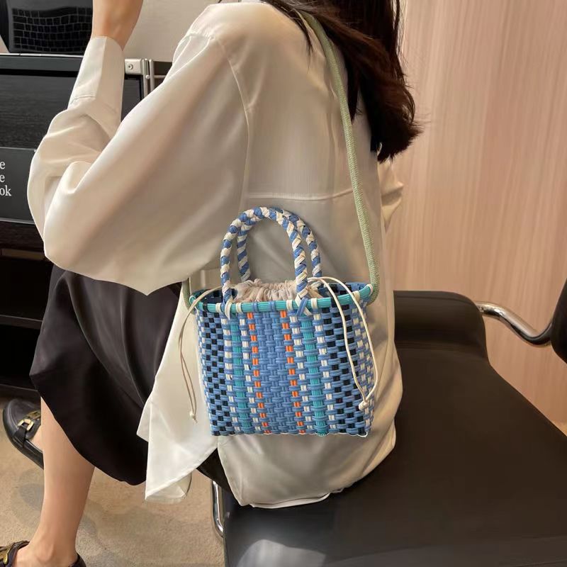 Playful handbag made of braided materials Kalsten