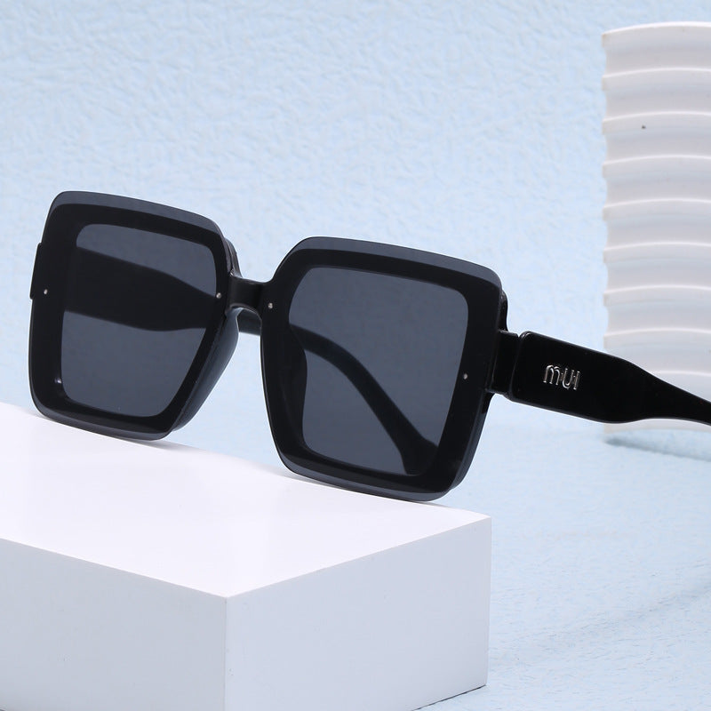 Women's oversized sunglasses in urban design Kalsten